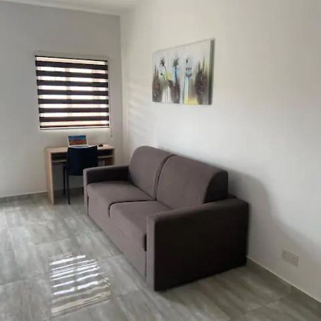 F10 Room 1, Private Double Room With Private Bathroom In Shared Flat 姆西达 外观 照片