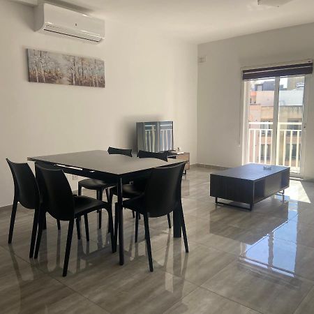 F10 Room 1, Private Double Room With Private Bathroom In Shared Flat 姆西达 外观 照片