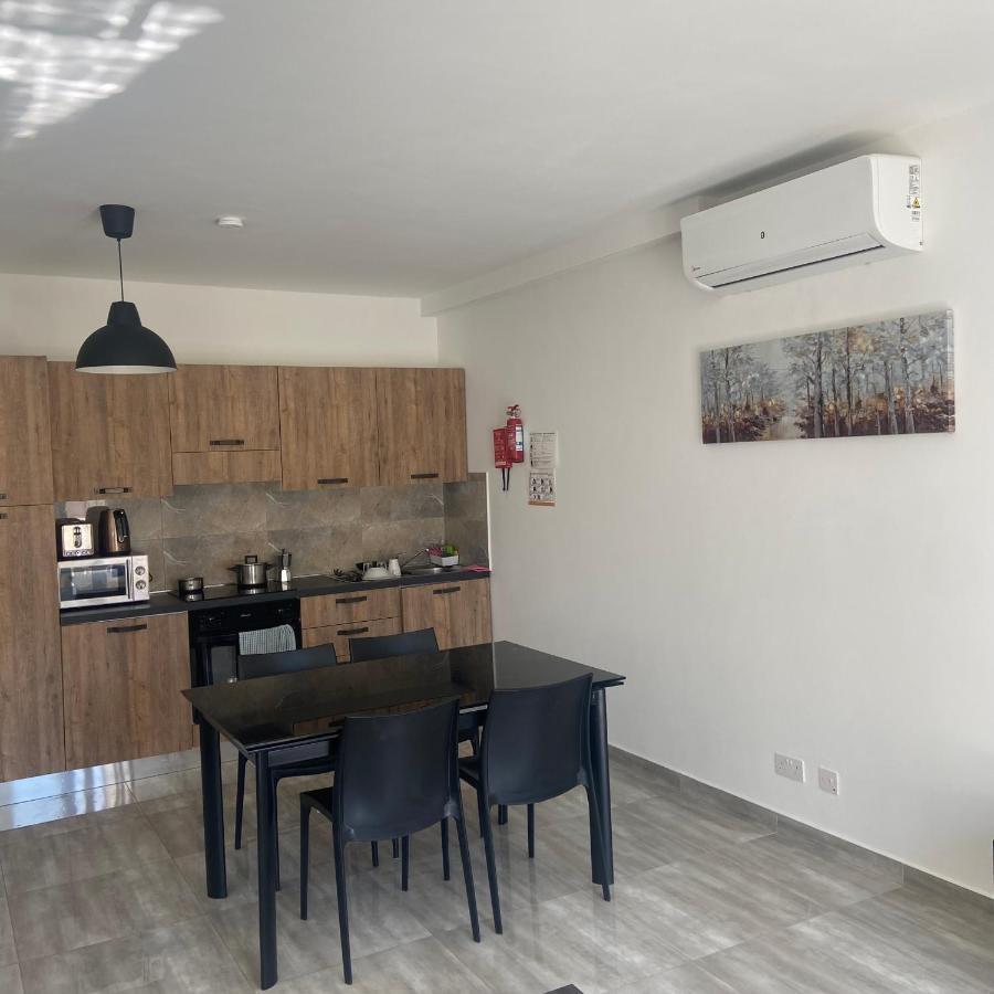 F10 Room 1, Private Double Room With Private Bathroom In Shared Flat 姆西达 外观 照片